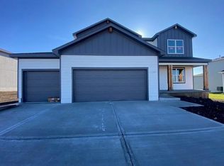 18703 W 193rd St, Spring Hill, KS 66083