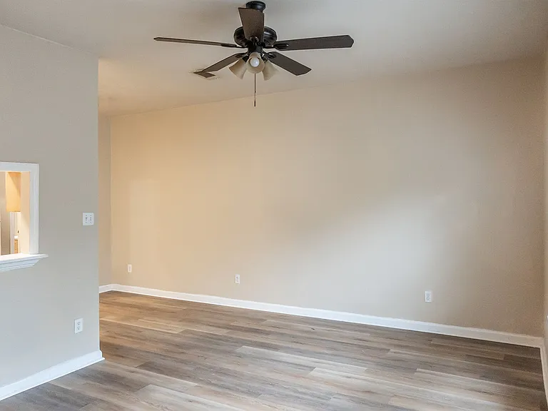 2403 Hartsfield Rd #602-1 — Photo 3