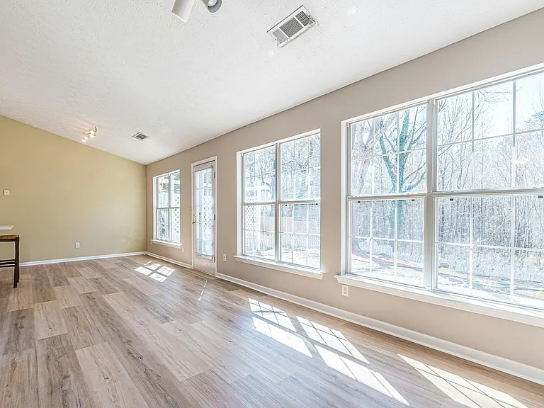 5755 Lakeview Cir — Photo 18