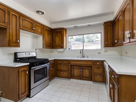 5th image of 3127 Prospect Ave