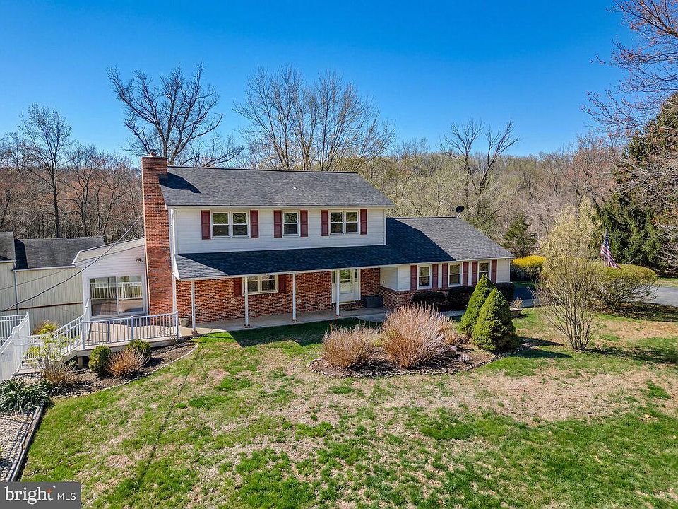1st image of 982 Fairview Rd