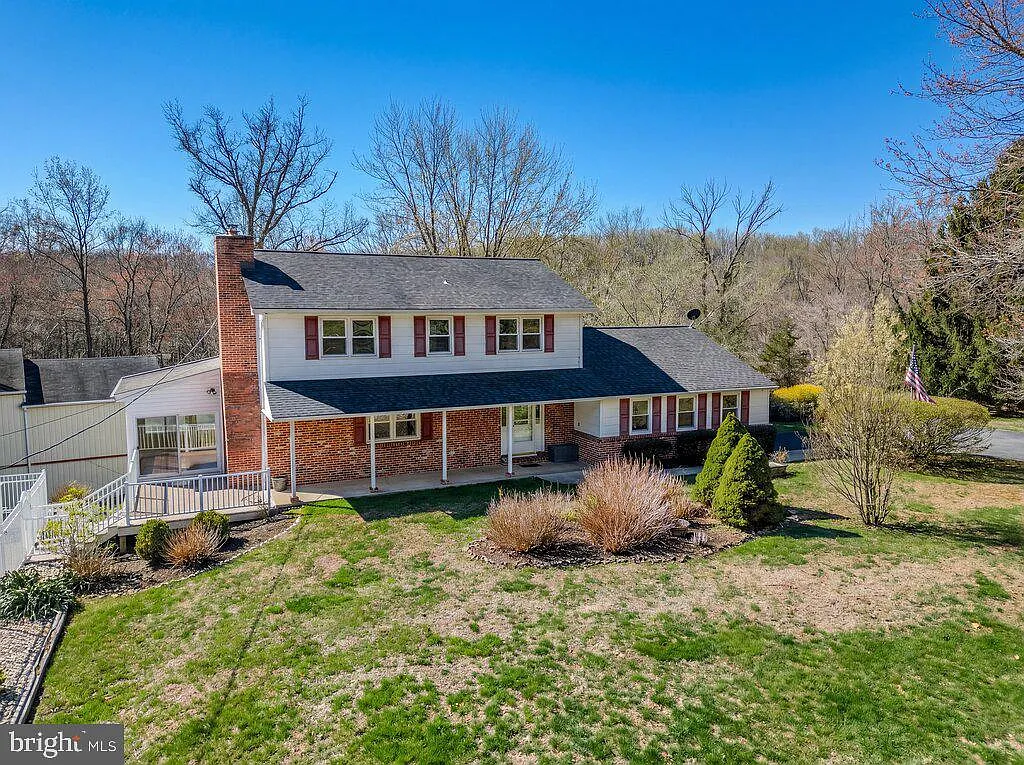 982 Fairview Rd photo 1