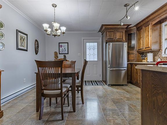 5th image of 12 Aspen Road
