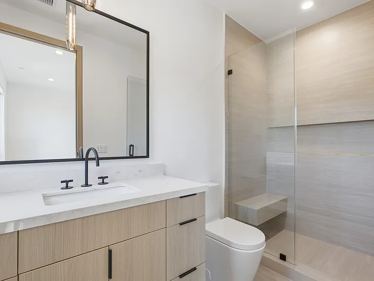 5821 Kester Ave #1/4 — Photo 8