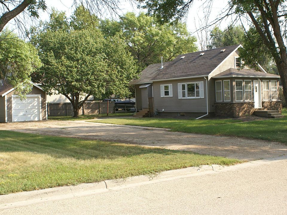 1418 10th Ave SW, Aberdeen City, SD 57401 Zillow