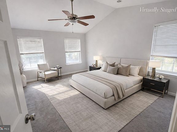 3rd image of 423 Jackson Ave