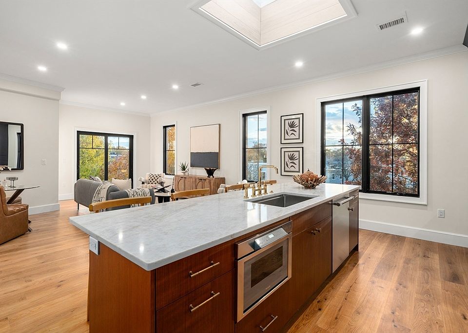 1st image of 34 Vinton St #Penthouse 4