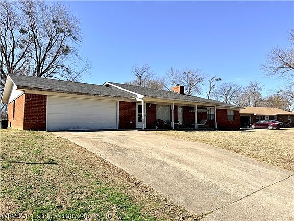 2nd image of 210 Roberts Loop