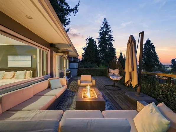1095 Keith Rd W, North Vancouver, BC V7P 3C7