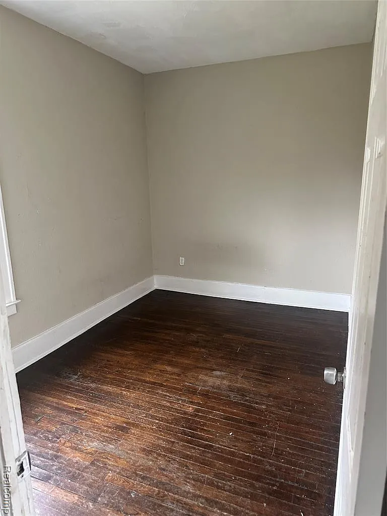 7510-12 Dunedin Street - 7512... — Photo 2