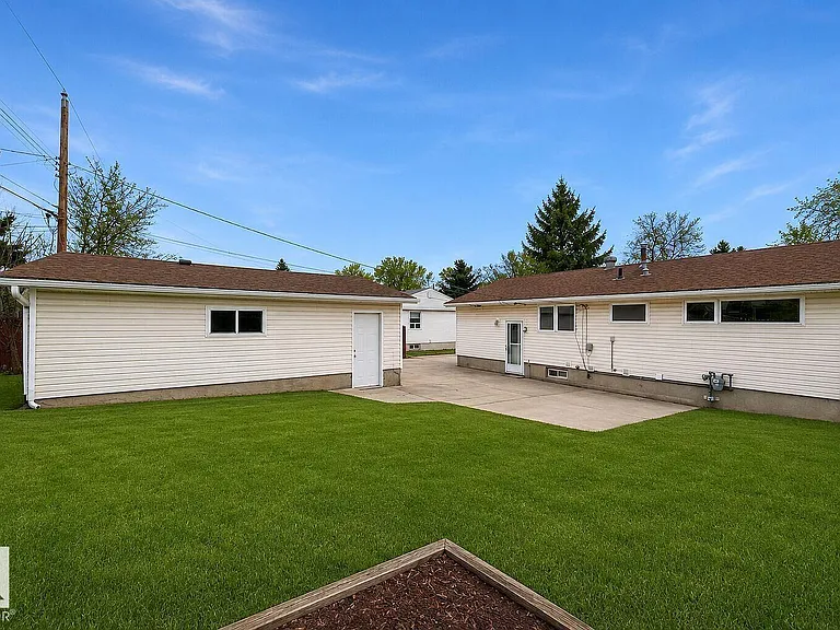 37 Sheridan Dr — Photo 3