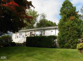 22 Clearview Dr, Brookfield, CT 06804