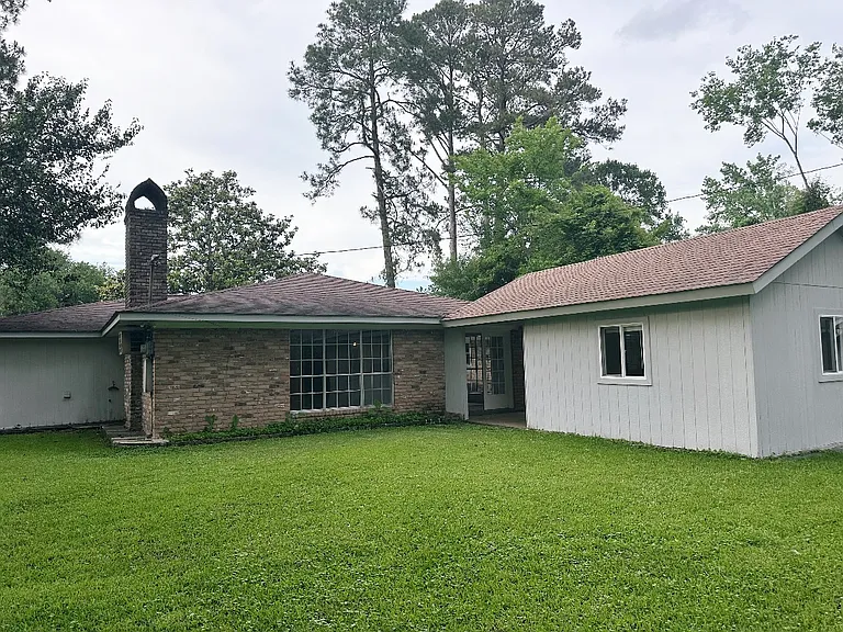 11666 Parkwood Dr — Photo 2