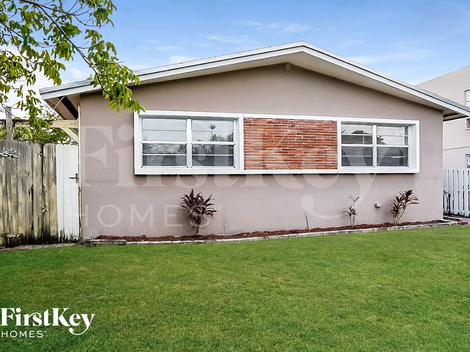 2 bed, 1.0 bath, 1993 sqft, $2,810 — Photo 3