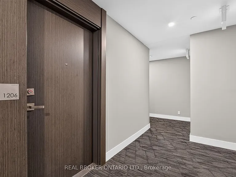 15 Queen St S #1206 — Photo 3