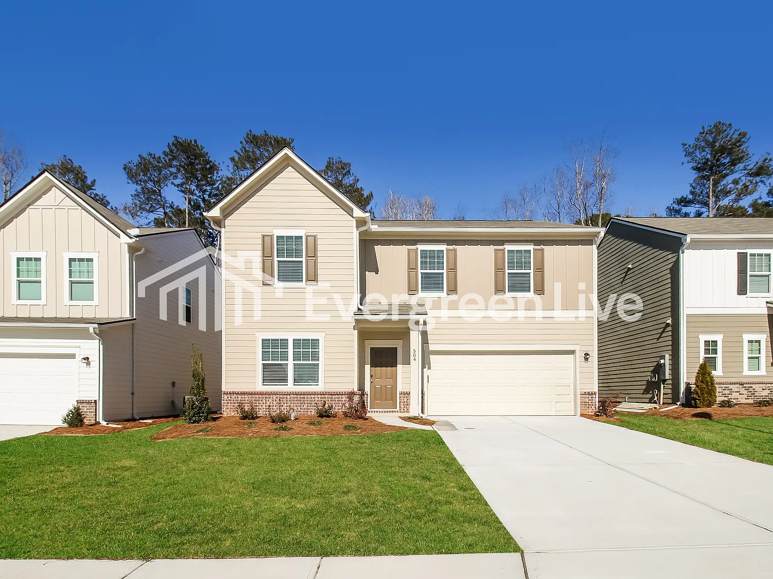 4 bed, 2.0 bath, 2401 sqft, $2,120 — Photo 2