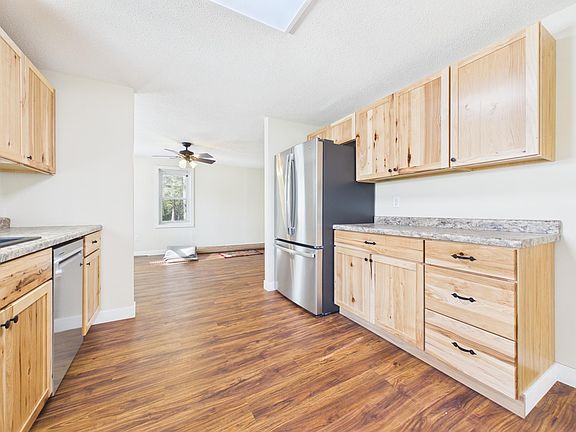 3rd image of 306 Bemner St