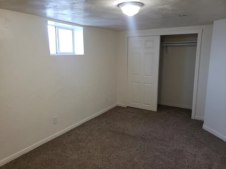 162-164 N Hale St #162 — Photo 6