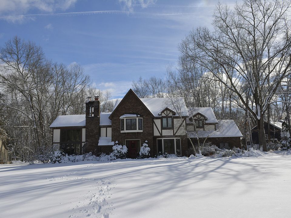 1st image of 3648 Goodwood Dr SE