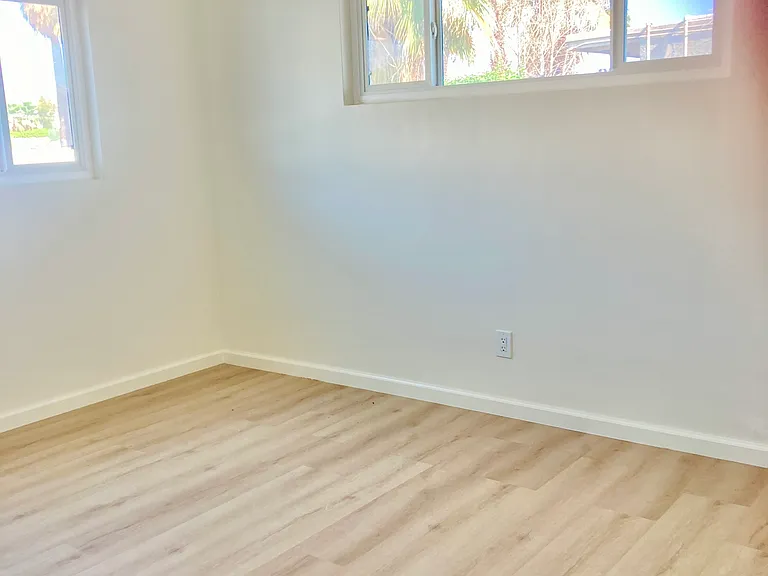 270 N Sunrise Way — Photo 11