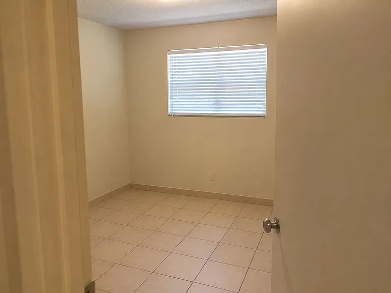 940 Benevento Ave — Photo 10