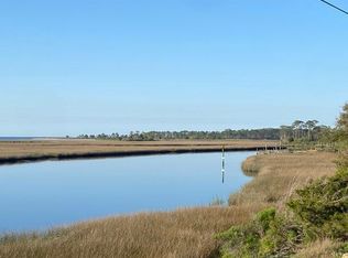 1582 Bayou Dr, Apalachicola, FL 32320