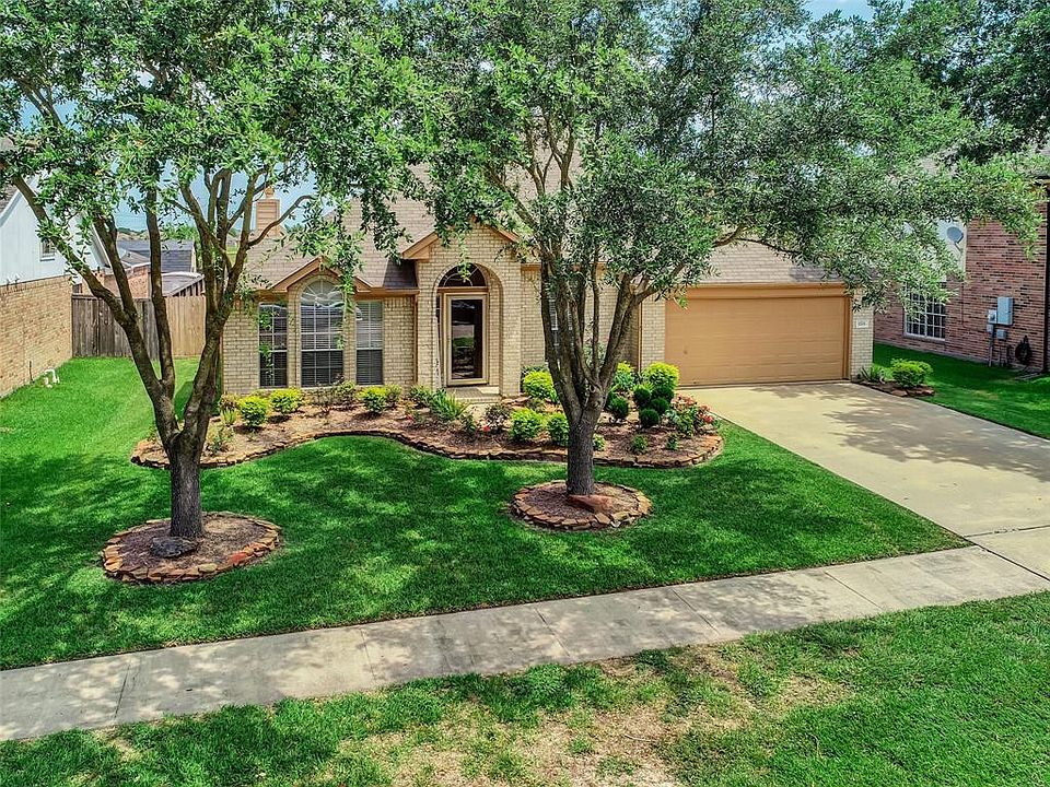 1st image of 3201 Surrey Ln