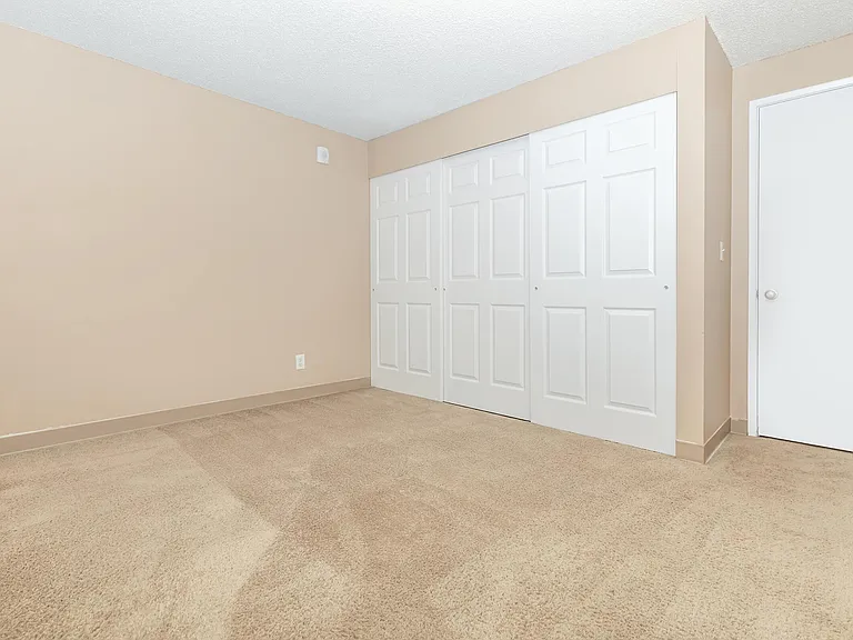 Corinthian Apartments — Photo 47