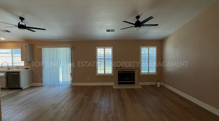 520 W Pepper Dr — Photo 3