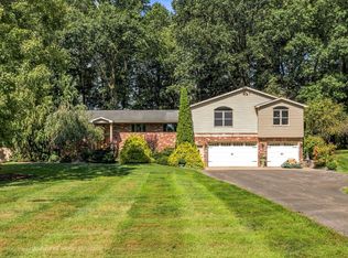 46 Country Club Rd, Grove City, PA 16127