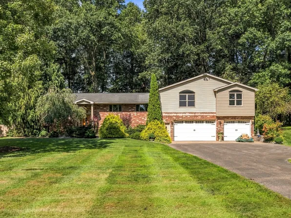 46 Country Club Rd, Grove City, PA 16127