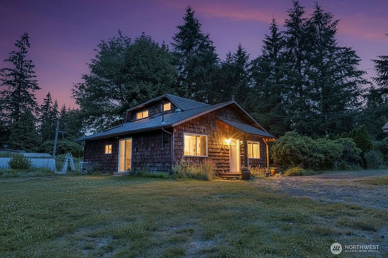 3rd image of 8325 Spurgeon Creek Road SE