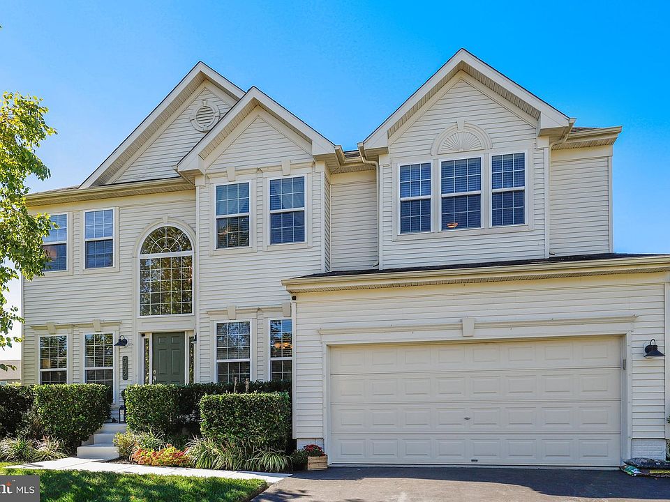 1st image of 562 Brookfield Dr
