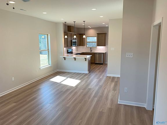 4th image of 164 Midpark Dr