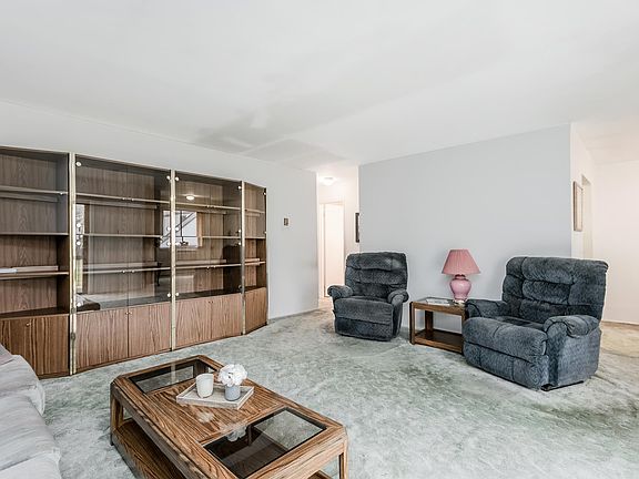 3rd image of 53 Richmond Blvd