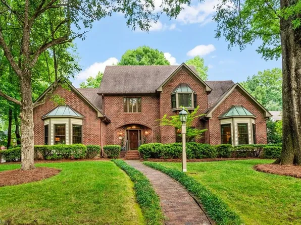 1305 Swanner Ct, High Point, NC 27262