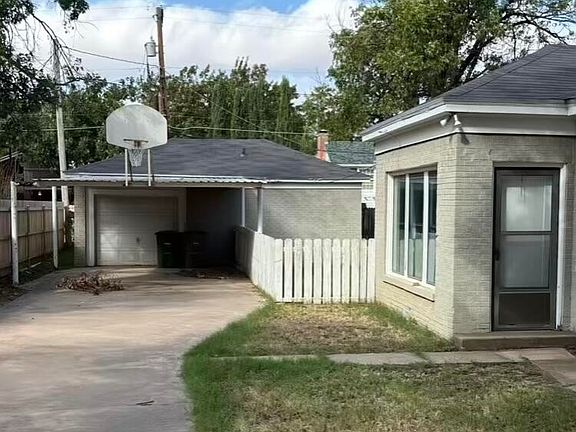 2nd image of 1309 Shafter St