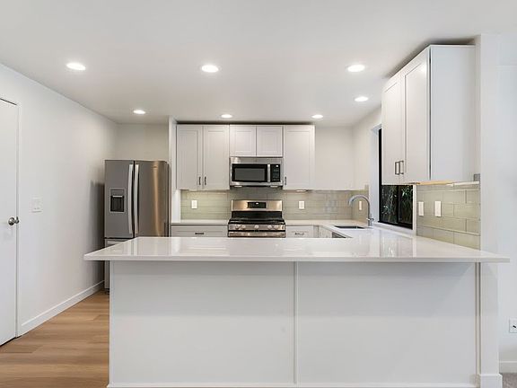 4th image of 2217 Sahalee Dr W