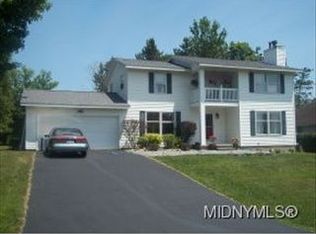 4 Broadwood Ln, Whitesboro, NY 13492