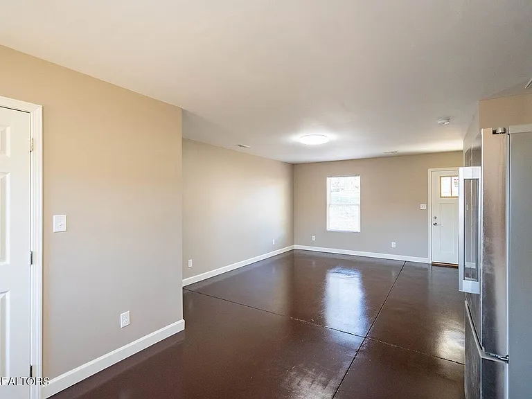 106 E Maire Ave — Photo 9