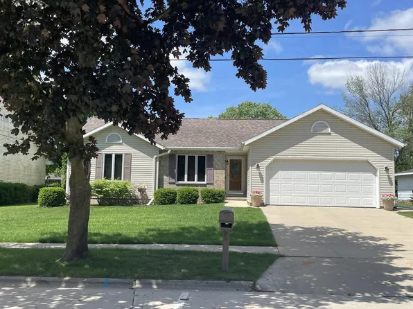 4016 Lancer CIRCLE, Manitowoc, WI 54220