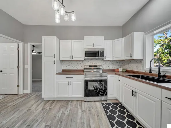 301 S Pine St, Friend, NE 68359