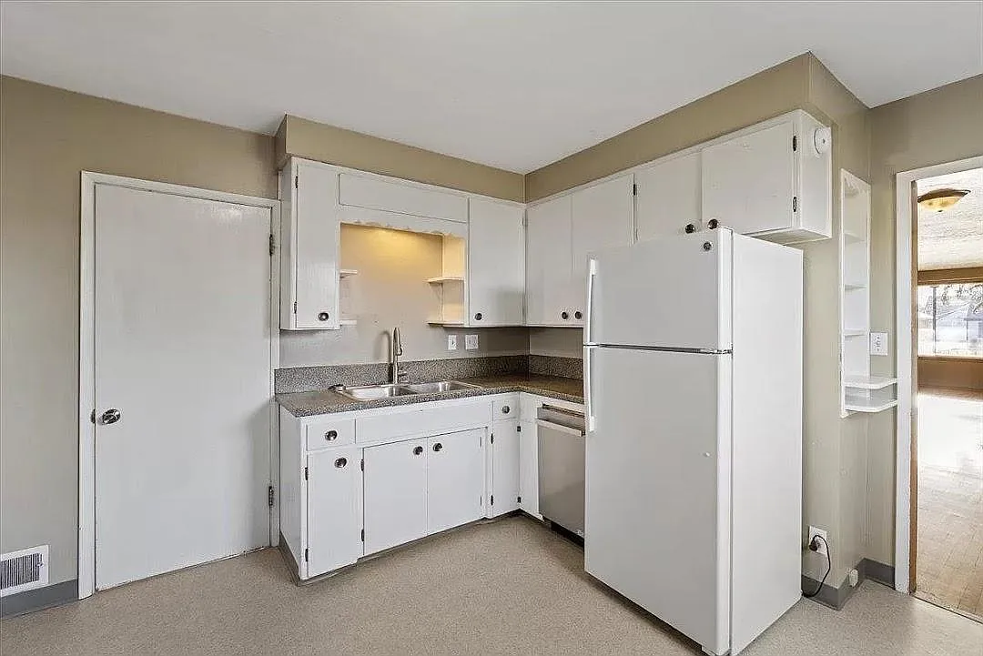 2 bed, 1280 sqft, $1,300 — Photo 4