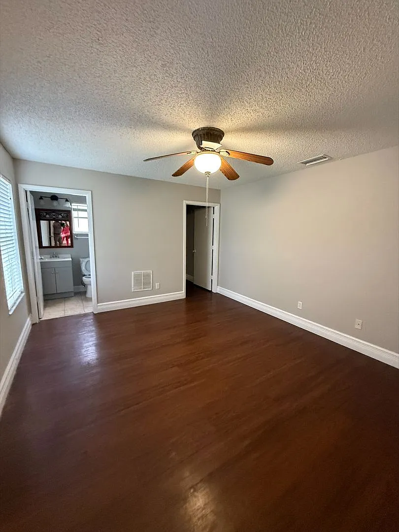 Single Family Home in Palm Bay — Photo 4