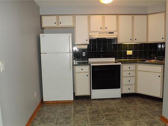 3rd image of 94 Foxberry Dr