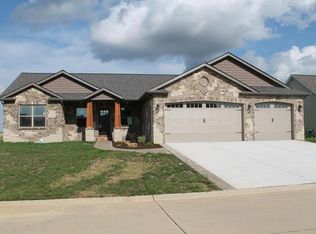 1121 Lucca Ct, Caseyville, IL 62232