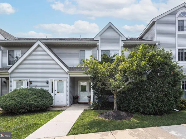 112 Wheatsheaf Ln, Telford, PA 18969