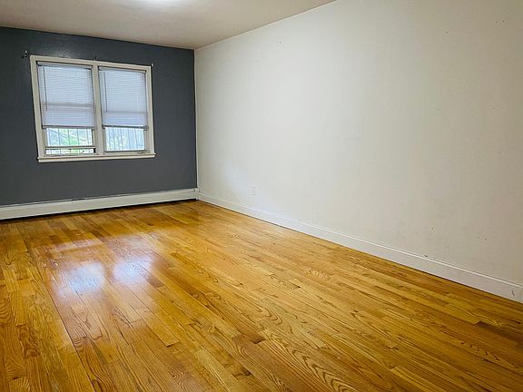 4th image of 10837 47th Ave