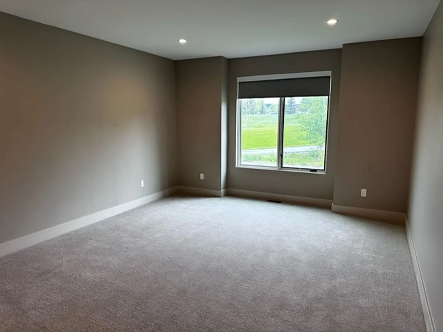 Black Bull Trail One Bedroom One Bathroom Space Available! — Photo 4
