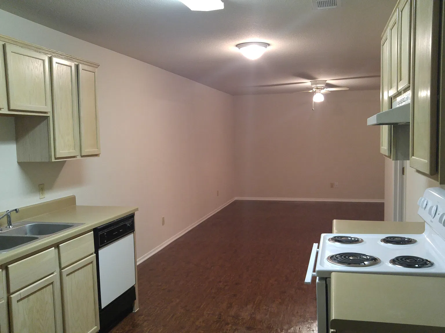 2 bed, 900 sqft, $1,295 — Photo 2